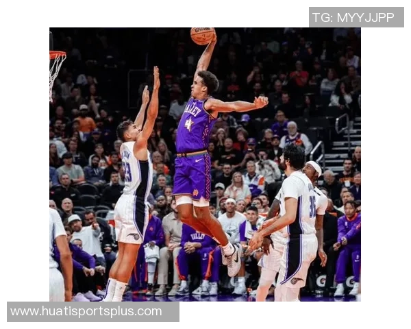 关键时刻布克挺身而出尽管手感不佳依然贡献20分4助攻助力球队胜利